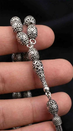 925 Ayar Oval Kesim 3 Kamçılı Püskül Orta Boy Karo Desen Otantik Gümüş Tesbih