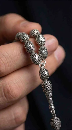 925 Ayar Oval Kesim 3 Kamçılı Püskül Orta Boy Karo Desen Otantik Gümüş Tesbih