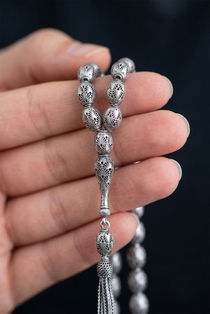925 Ayar Oval Kesim 3 Kamçılı Püskül Orta Boy Zırh Örgü Desenli Otantik Gümüş Tesbih 17,5Gr