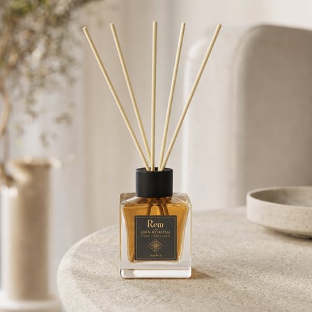 Amber 100 ml Bambu Çubuklu Oda Kokusu – Kare Cam Şişe