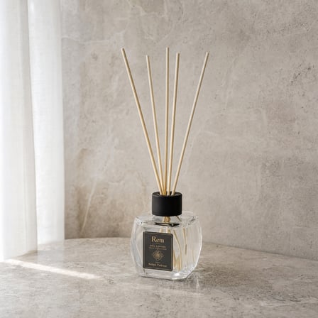 Bebek Pudrası 100 ml Bambu Çubuklu Oda Kokusu – Elmas Model Cam Şişe