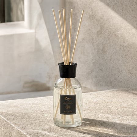 Beyaz Sabun 100 ml Bambu Çubuklu Oda Kokusu – Şeffaf Uzun Silindir Cam Şişe