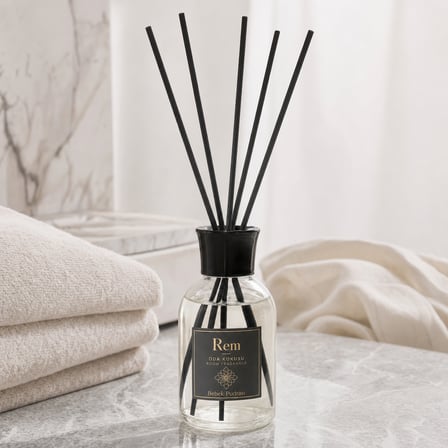 Bebek Pudrası 100 ml Fiber Çubuklu Oda Kokusu – Şeffaf Uzun Silindir Cam Şişe