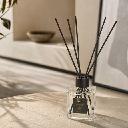 Beyaz Sabun 100 ml Fiber Çubuklu Oda Kokusu – Kare Cam Şişe