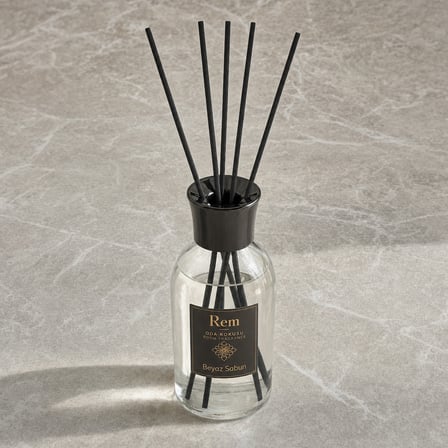 Beyaz Sabun 100 ml Fiber Çubuklu Oda Kokusu – Şeffaf Uzun Silindir Cam Şişe