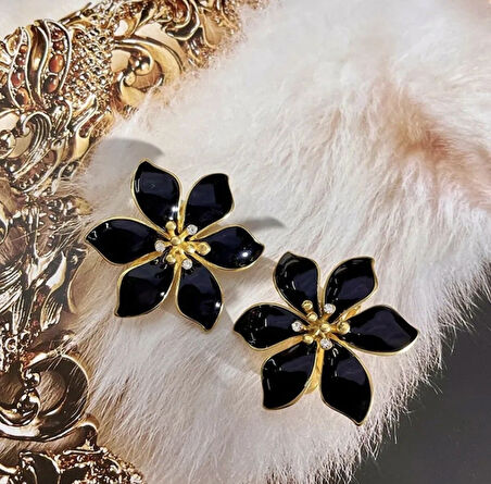 Siyah Çiçek Model Küpe