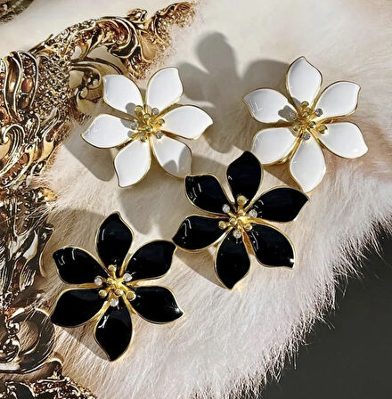 Siyah Çiçek Model Küpe