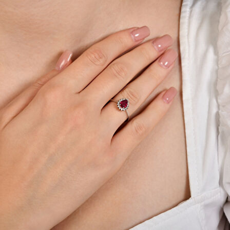 0.06 Karat Yakut Taşlı Pırlanta Yüzük