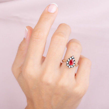 0.04 Karat Yakut Renkli Elmas Yüzük