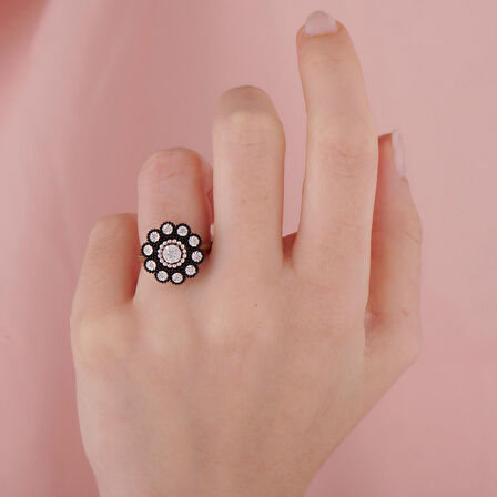 0.13 Karat Çiçek Figürlü Elmas Yüzük