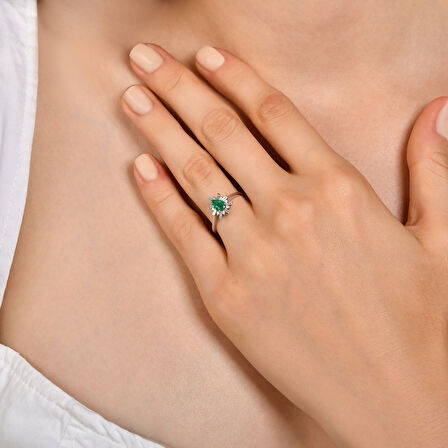 0.15 Karat Zümrüt Taşlı Pırlanta Yüzük