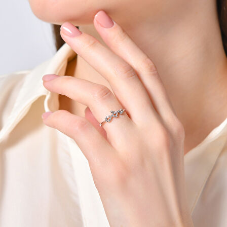 0.17 Karat Baget Taşlı Pırlanta Yüzük