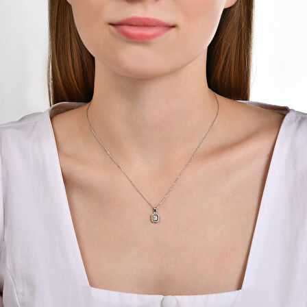 0.13 Karat Baget Taşlı Pırlanta Kolye