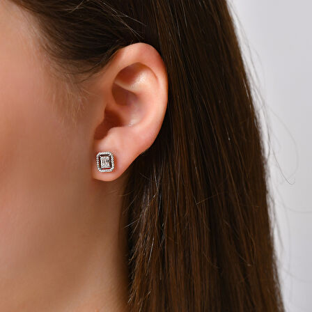 0.26 Karat Baget Taşlı Pırlanta Küpe