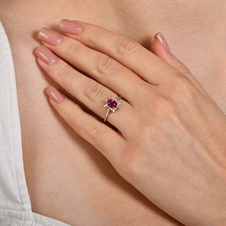 0.15 Karat Yakut Taşlı Pırlanta Yüzük