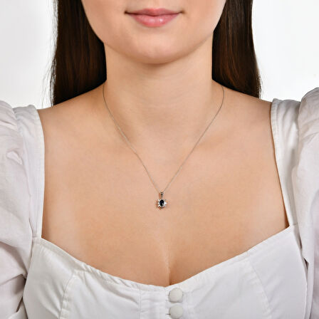 0.15 Karat Baget Taşlı Pırlantalı Safir Kolye