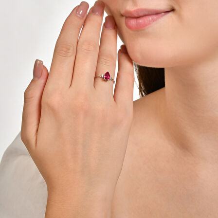 0.02 Karat Yakut Taşlı Pırlanta Yüzük