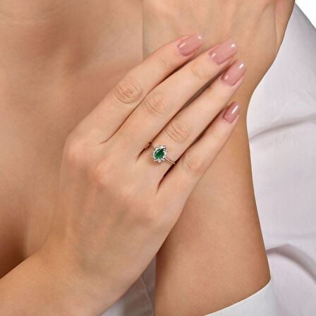 0.04 Karat Zümrüt Taşlı Pırlanta Yüzük