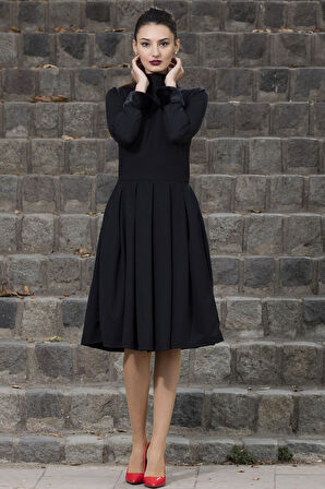 Günlük Sırt Dekolteli Pileli Kadın Elbise