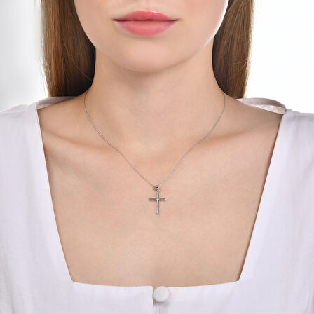 0.02 Karat Pırlantalı Haç Kolye