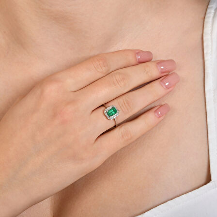 0.12 Karat Zümrüt Taşlı Pırlanta Yüzük