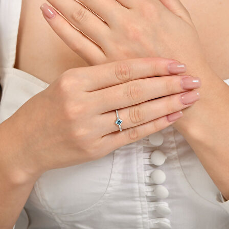 0.09 Karat Aquamarine Taşlı Pırlanta Yüzük