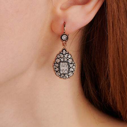 0.53 Karat Baget Taşlı Elmas Küpe