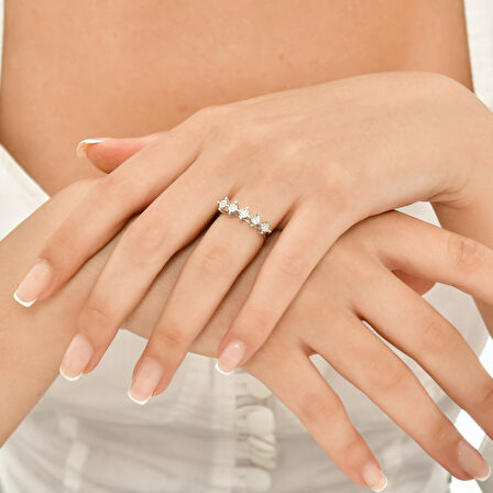 0.06 Karat Pırlanta Beştaş Yüzük