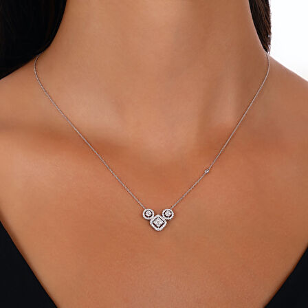 0.58 Karat Pırlanta Tria Kolye