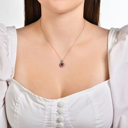 0.03 Karat Yakut Renkli Elmas Kolye