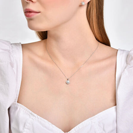 0.13 Karat Baget Taşlı Pırlanta Kolye