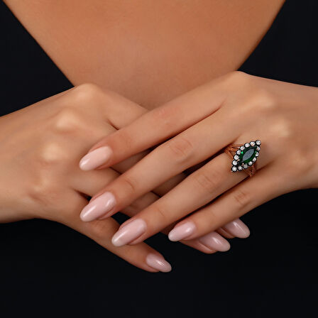 0.04 Karat Zümrüt Renkli Elmas Yüzük