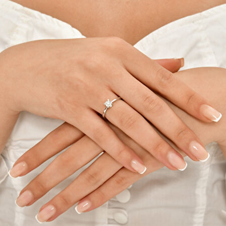 0.05 Karat Pırlanta Venüs Tektaş Yüzük