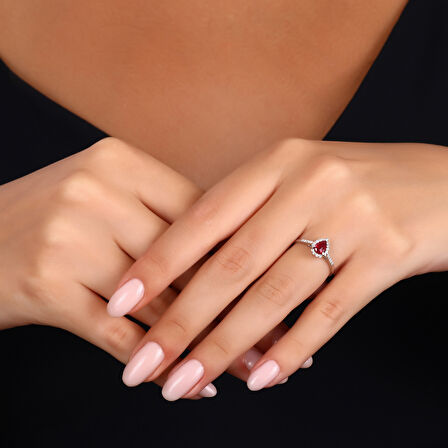 0.20 Karat Yakut Taşlı Pırlanta Yüzük