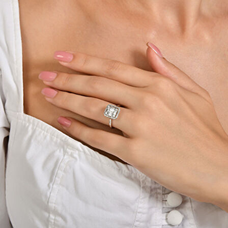 0.33 Karat Baget Pırlanta Yüzük