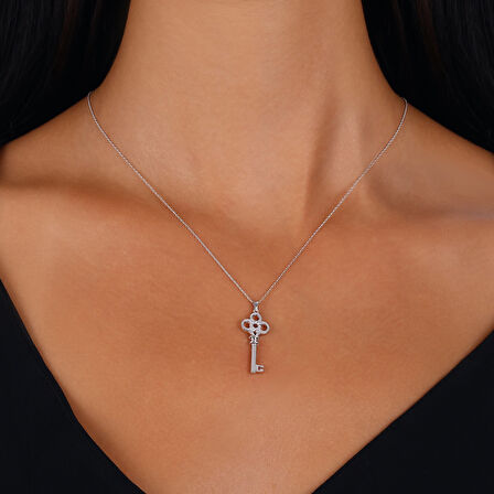 0.03 Karat Anahtar Figürlü Pırlanta Kolye