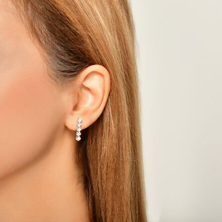 0.06 Karat Pırlanta Beştaş Küpe