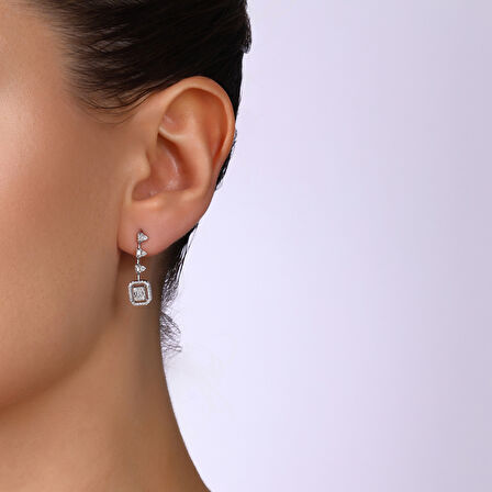 0.39 Karat Pırlanta Baget Küpe