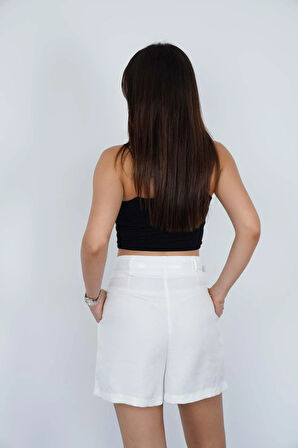 Kadın Beyaz Kemerli Şort