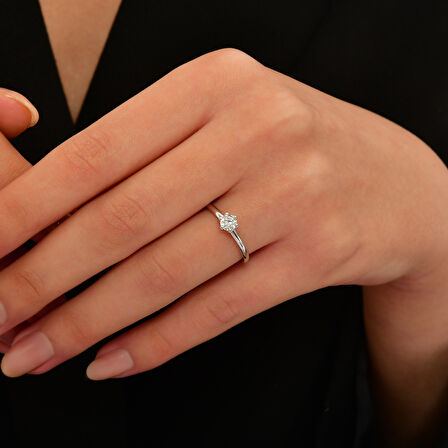 0.35 Karat Pırlanta Tektaş Yüzük