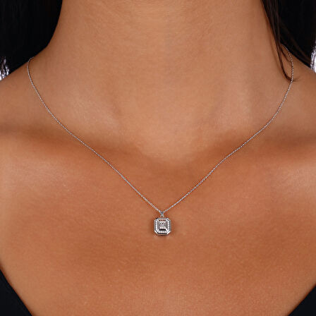 0.14 Karat Pırlanta Baget Taşlı Kolye