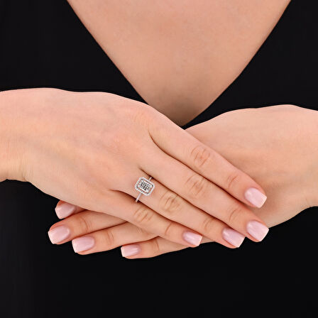 0.27 Karat Baget Pırlanta Yüzük