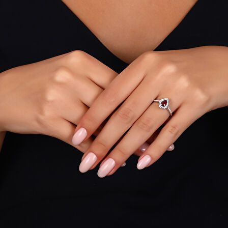 0.17 Karat Yakut Taşlı Pırlanta Yüzük