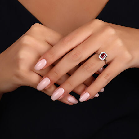 0.10 Karat Yakut Taşlı Pırlanta Yüzük