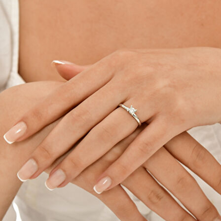 0.15 Karat Pırlanta Tektaş Yüzük