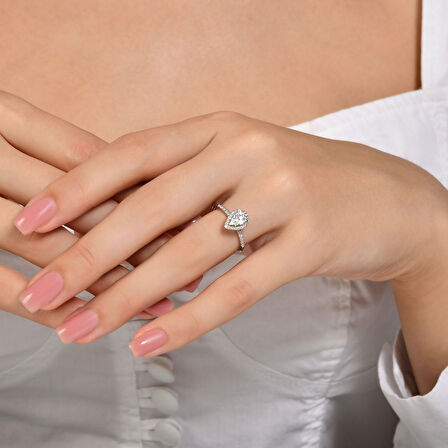 0.39 Karat Damla Formlu Pırlanta Fantezi Yüzük