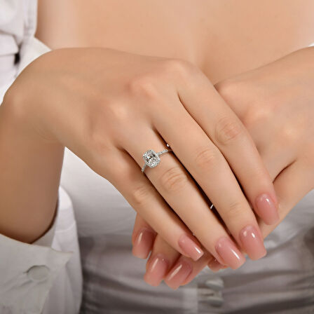 0.14 Karat Topaz Taşlı Pırlanta Yüzük