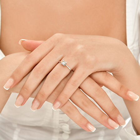 0.05 Karat Pırlanta Tektaş Yüzük