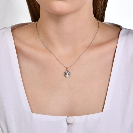 0.11 Karat Baget Pırlanta Fantezi Kolye