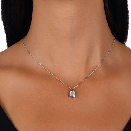 0.23 Karat Pırlanta Baget Taşlı Kolye